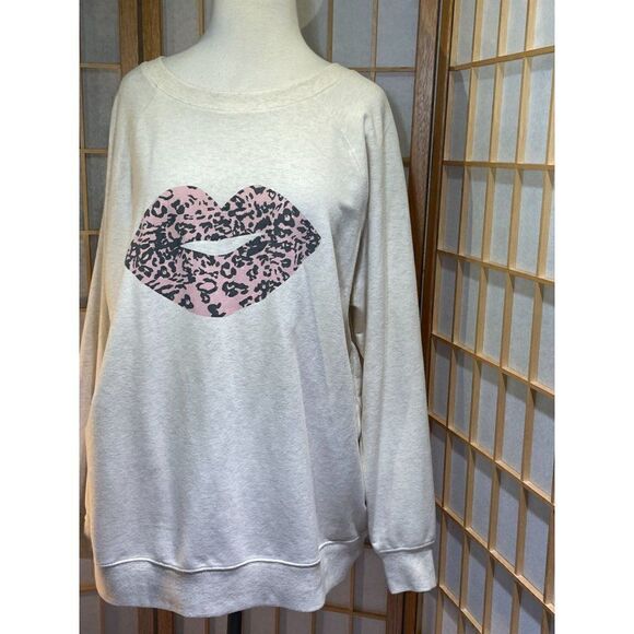 WildFox Lg Lipstick Fleece  - Picture 9 of 14